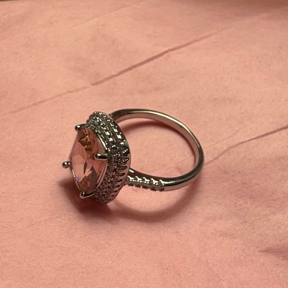Cocktail Ring with sparkling pink stone - Picture 2 of 3